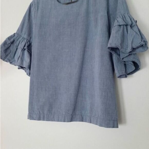 PEPPERMINT Chambray Blue Ruffle Short Sleeve Top Sz M - Picture 2 of 5